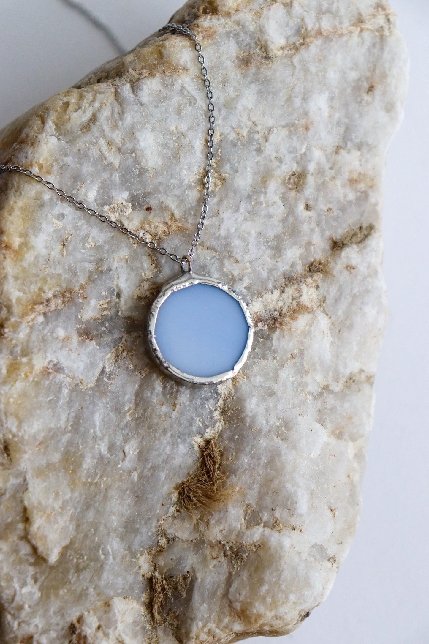 Small circle necklace /  Blue