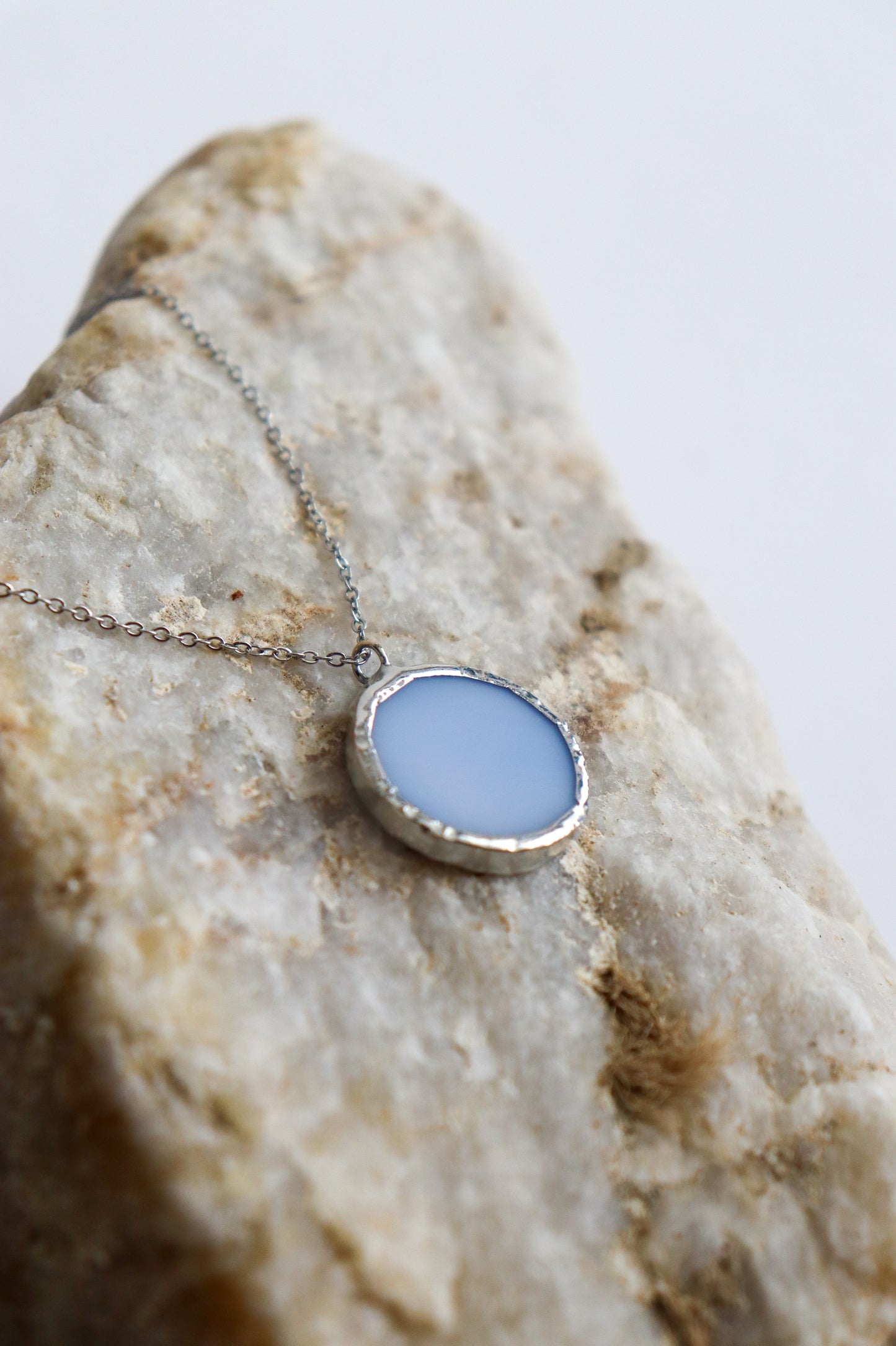 Small circle necklace /  Blue