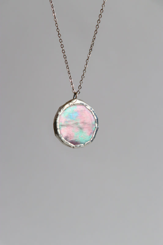Small circle necklace /  Iridescent pink