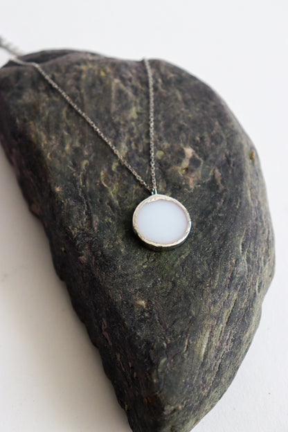 Circle necklaces / White