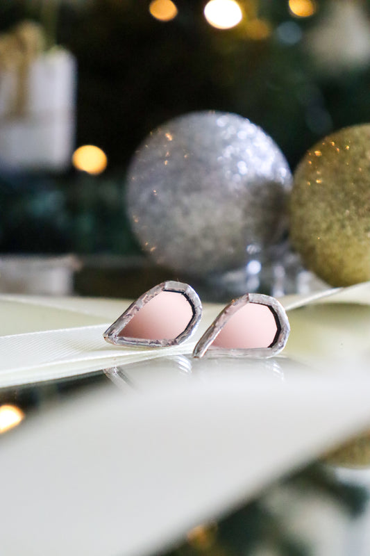 Teardrop stud earrings