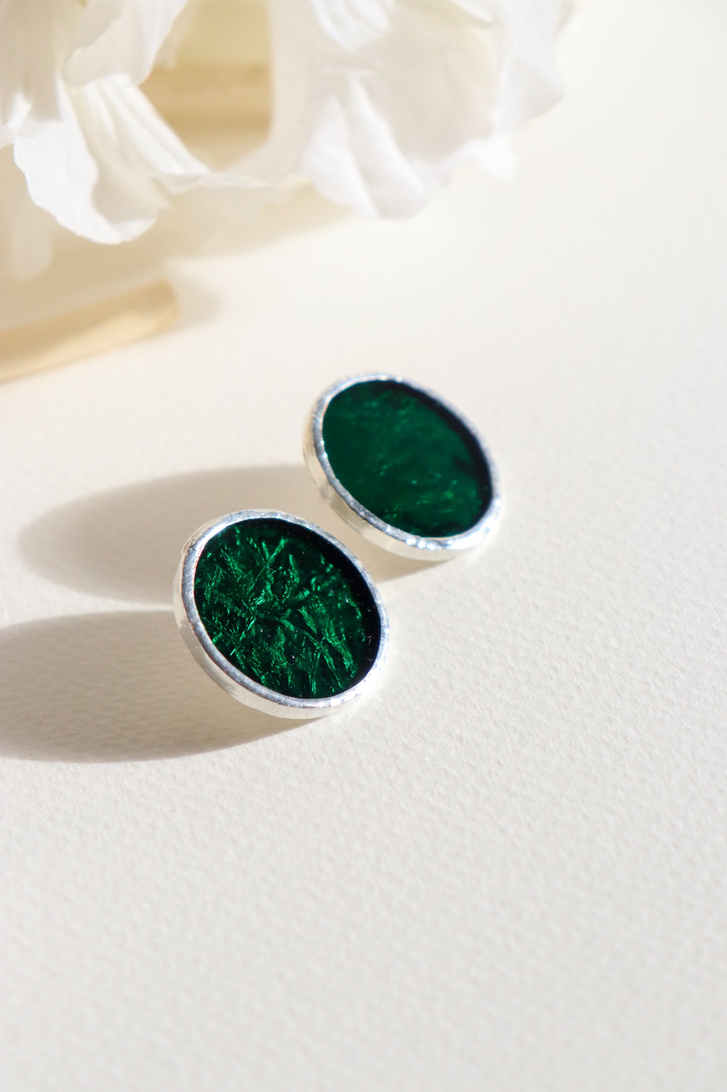 Circle earrings / Deep emerald green