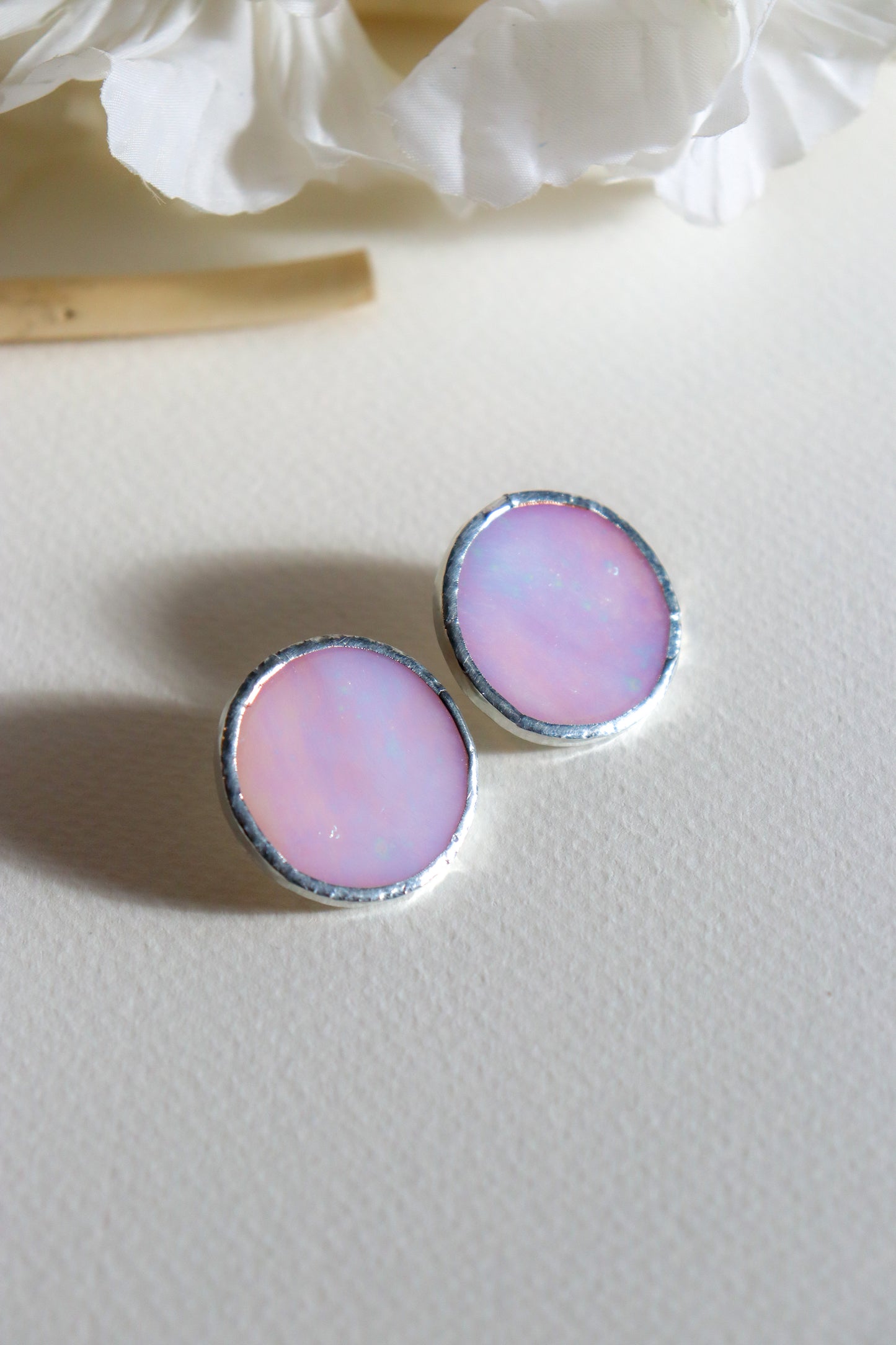 Circle earrings / Iridescent