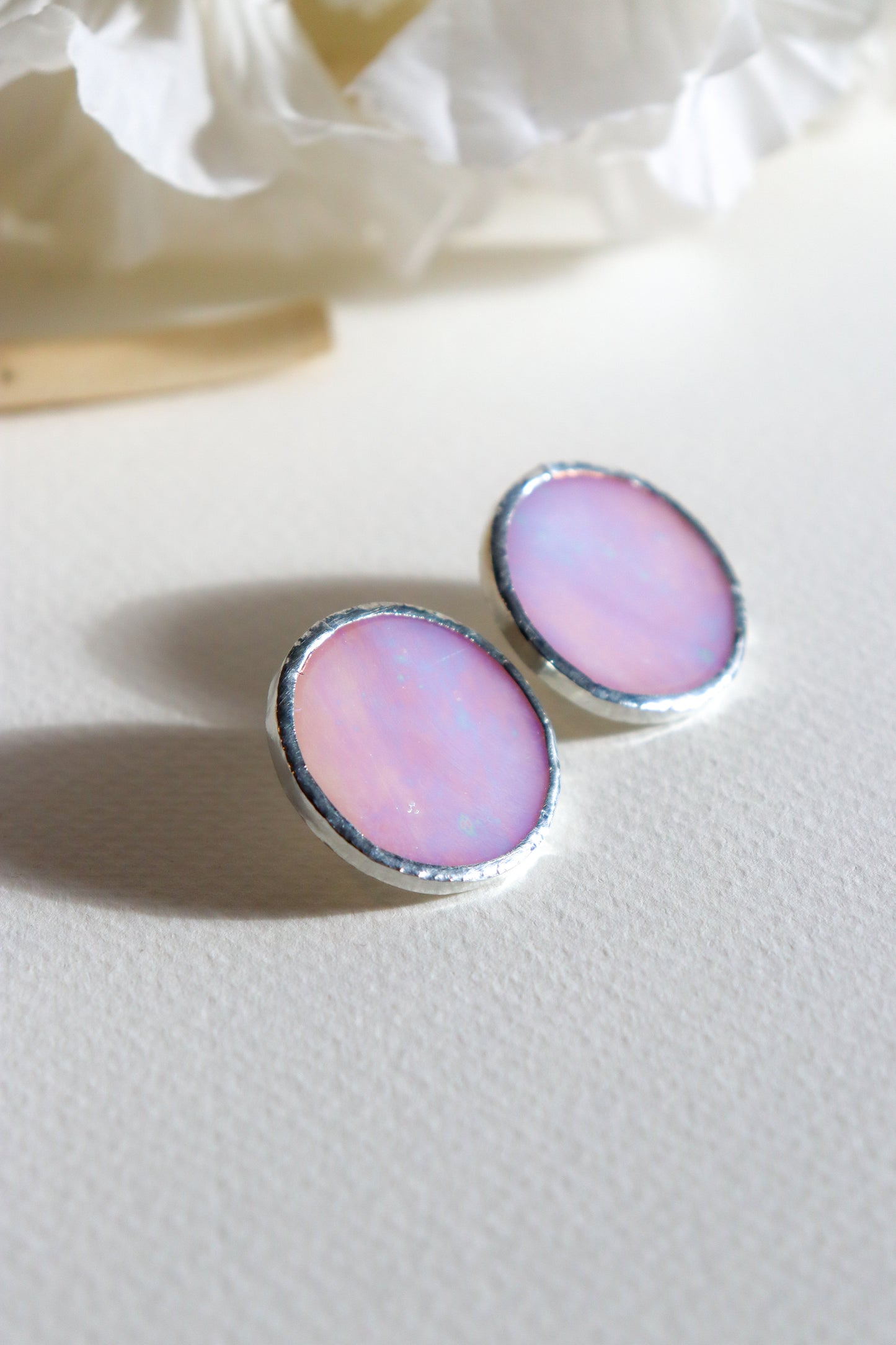 Circle earrings / Iridescent