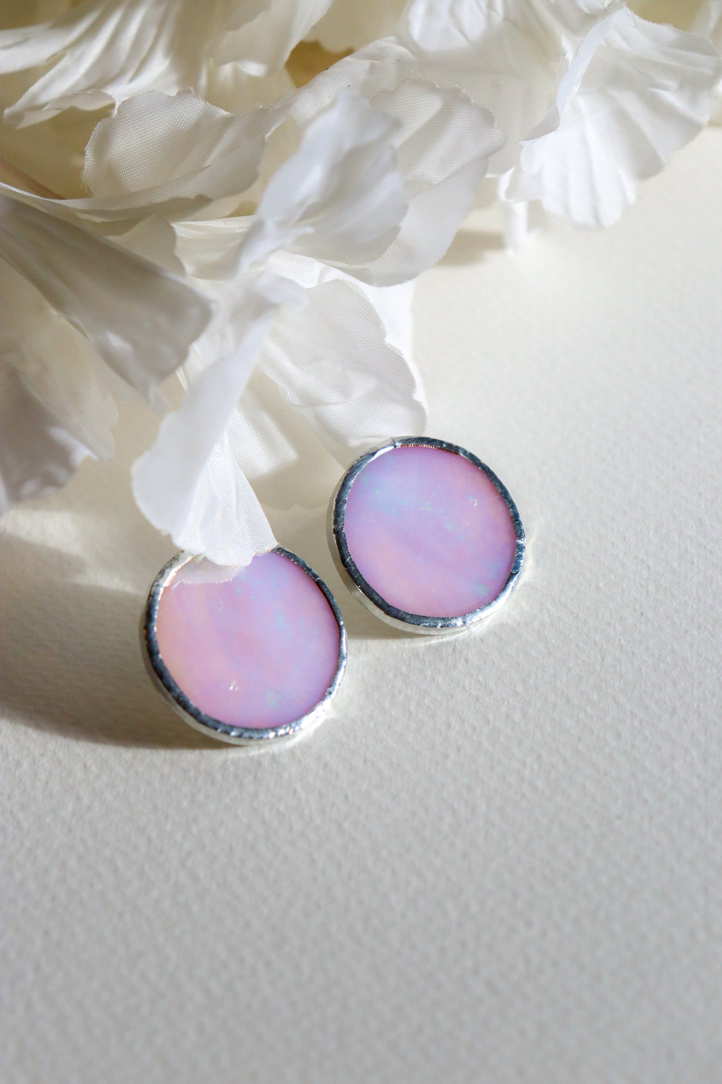 Circle earrings / Iridescent