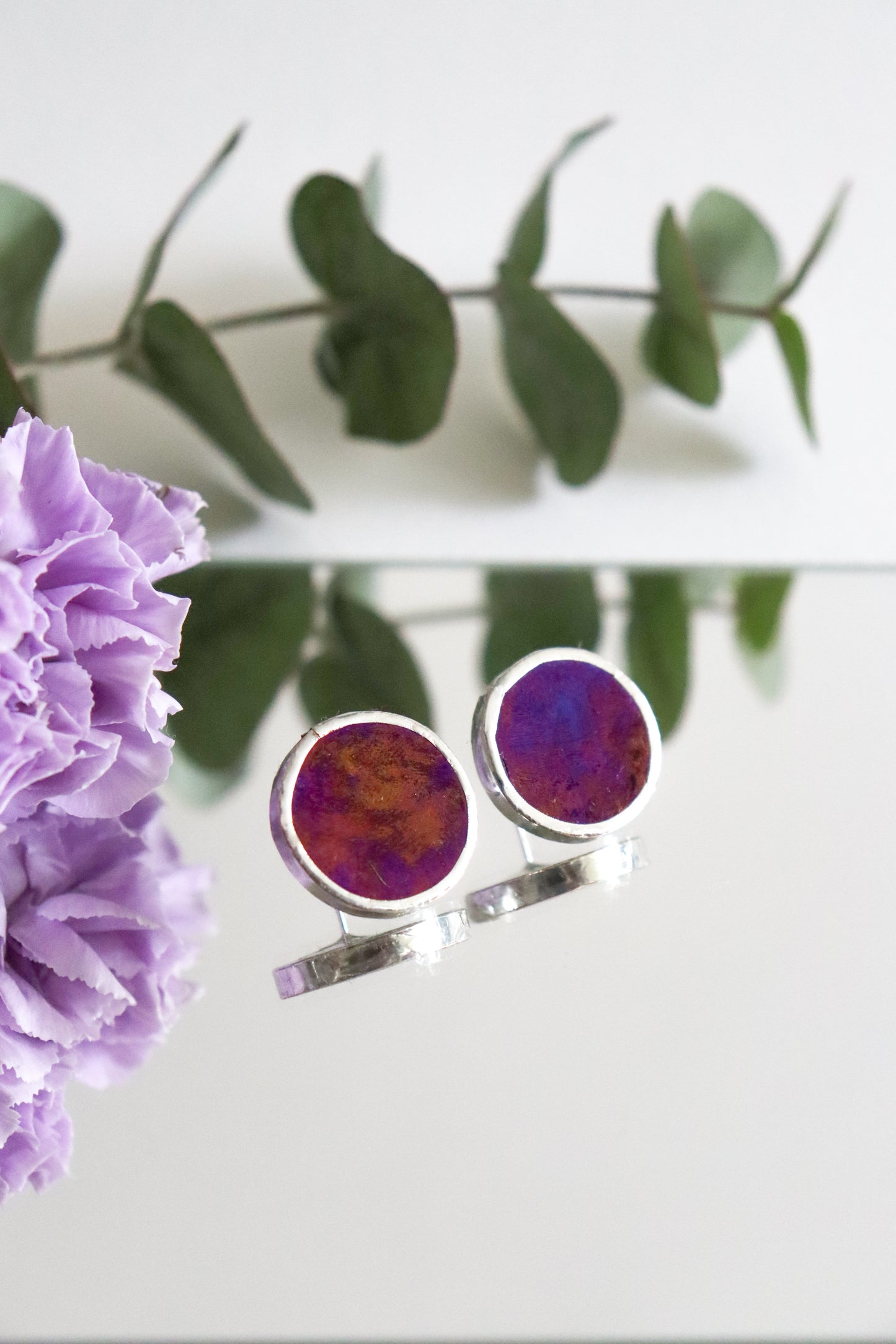 Circle earrings / Iridescent black
