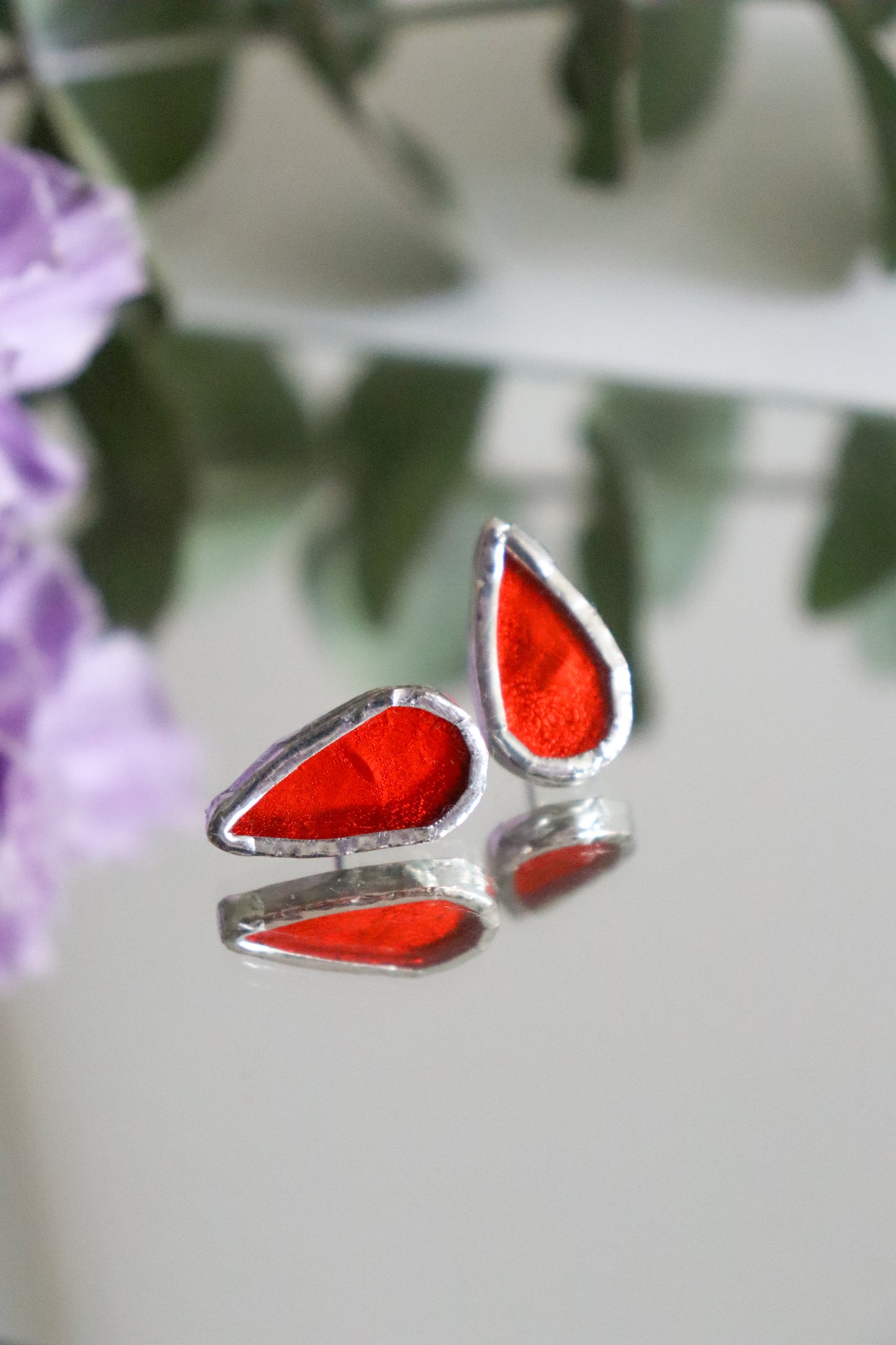 Teardrop stud earrings