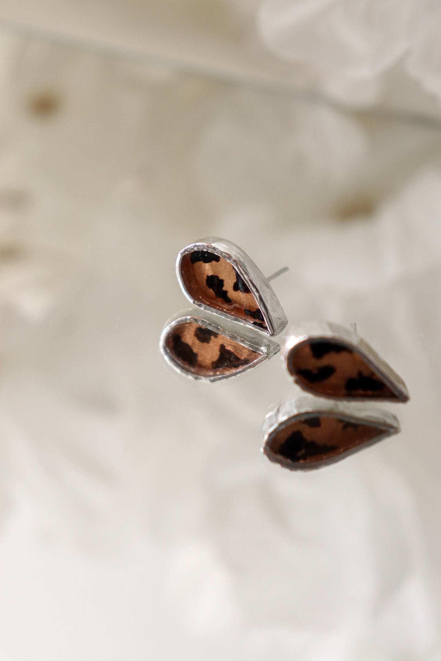 Teardrop stud earrings