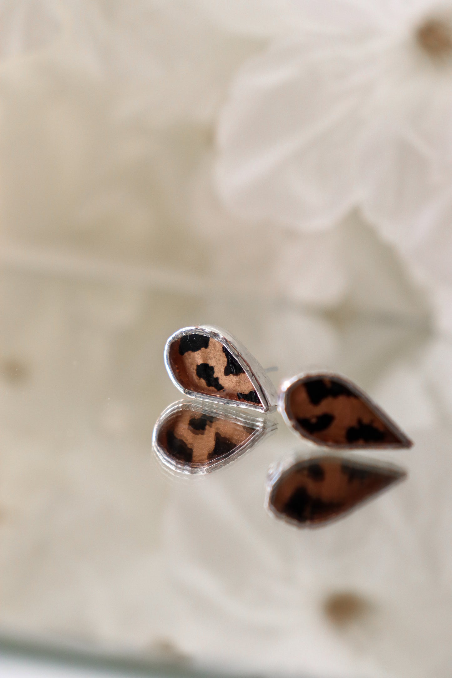 Teardrop stud earrings