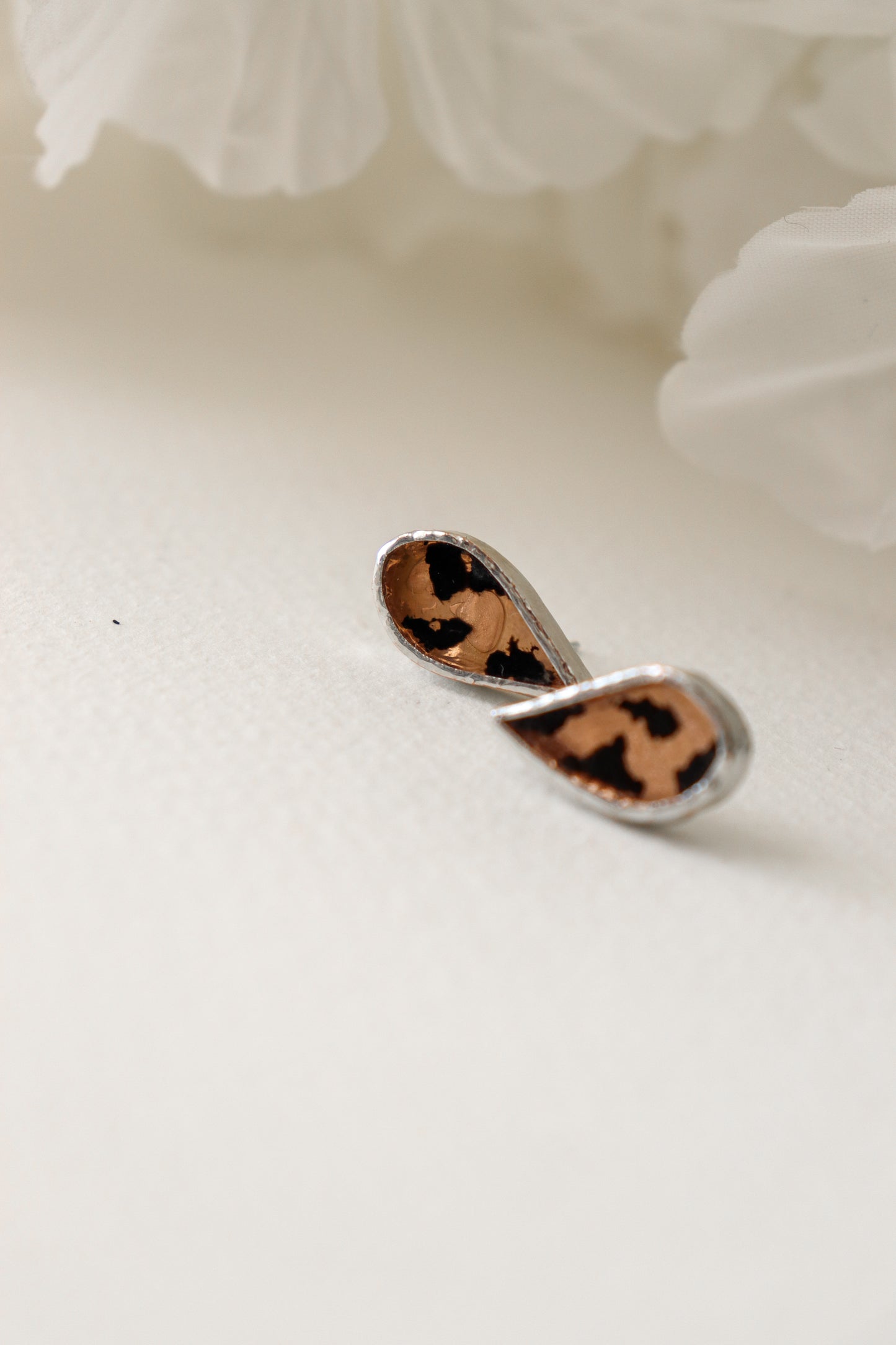 Teardrop stud earrings