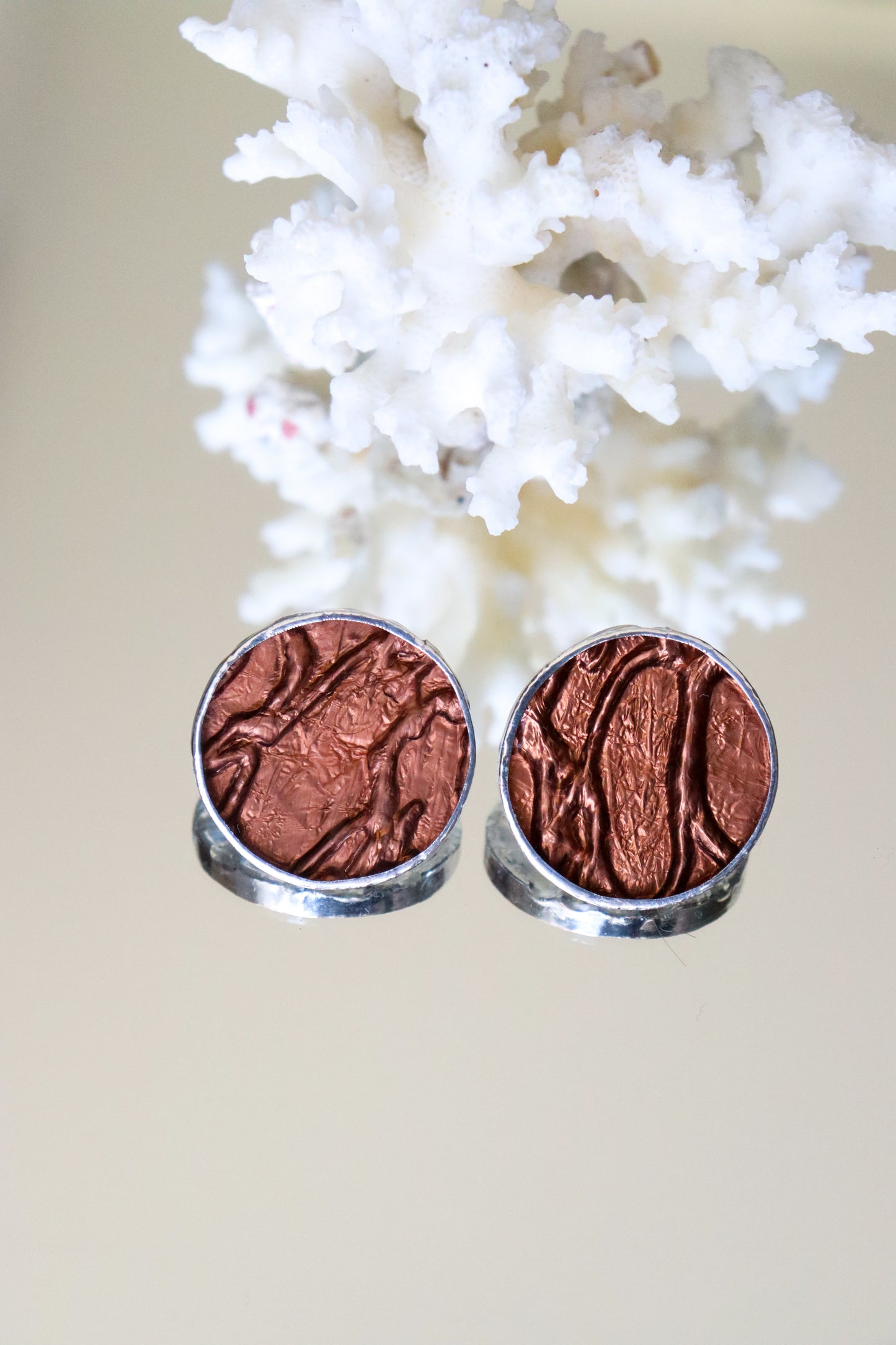 Circle earrings / Dark copper