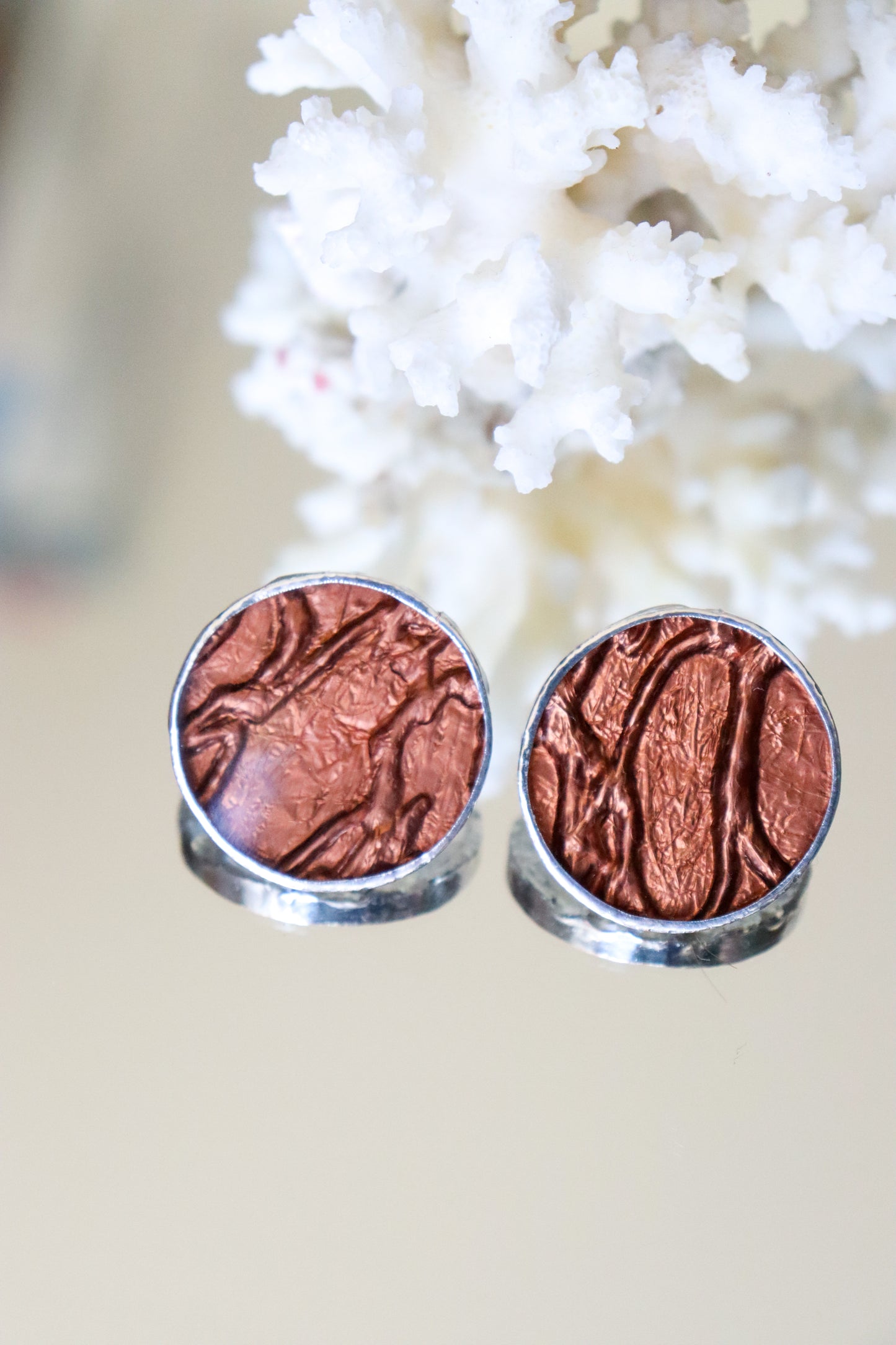 Circle earrings / Dark copper
