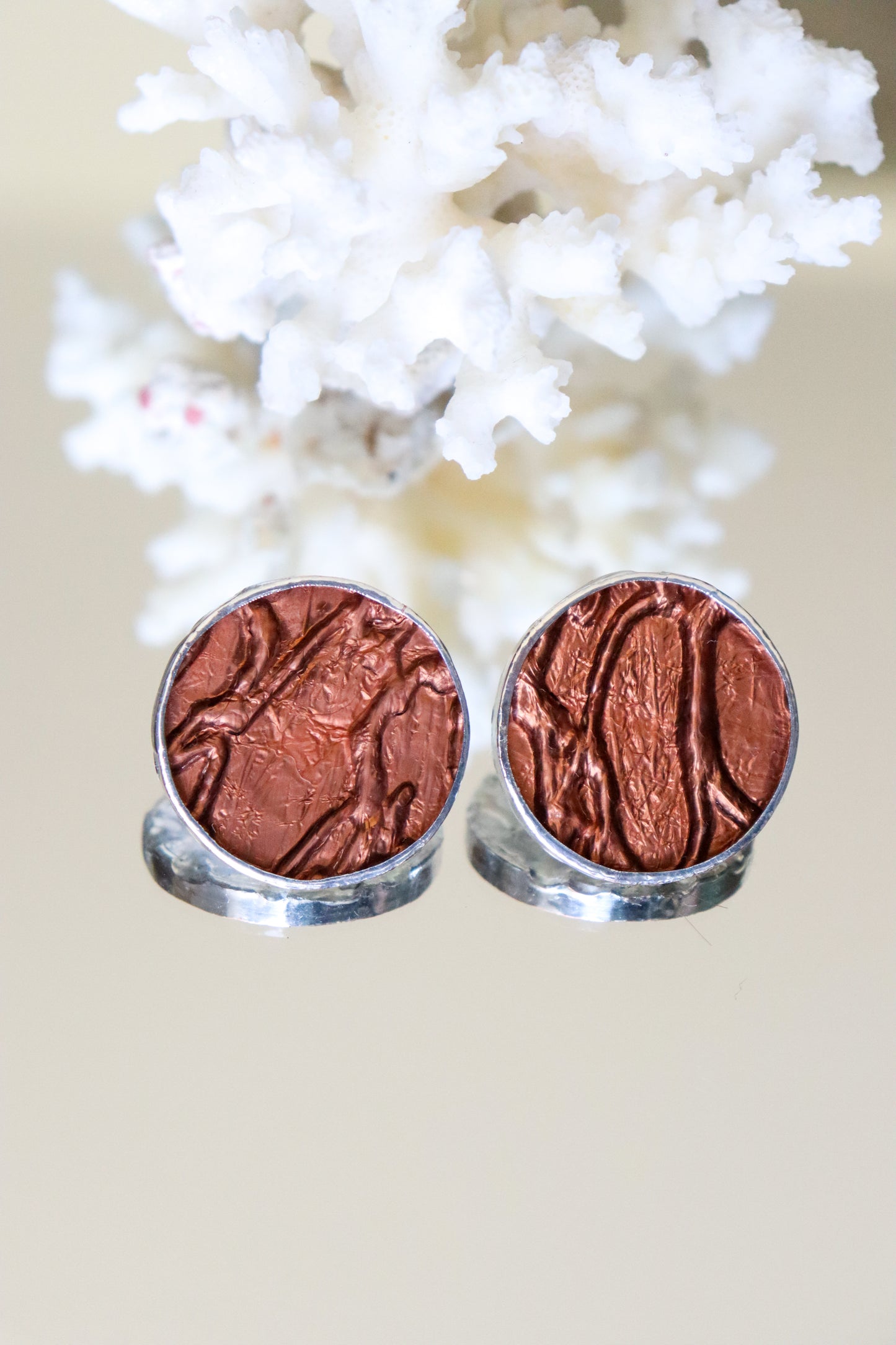 Circle earrings / Dark copper