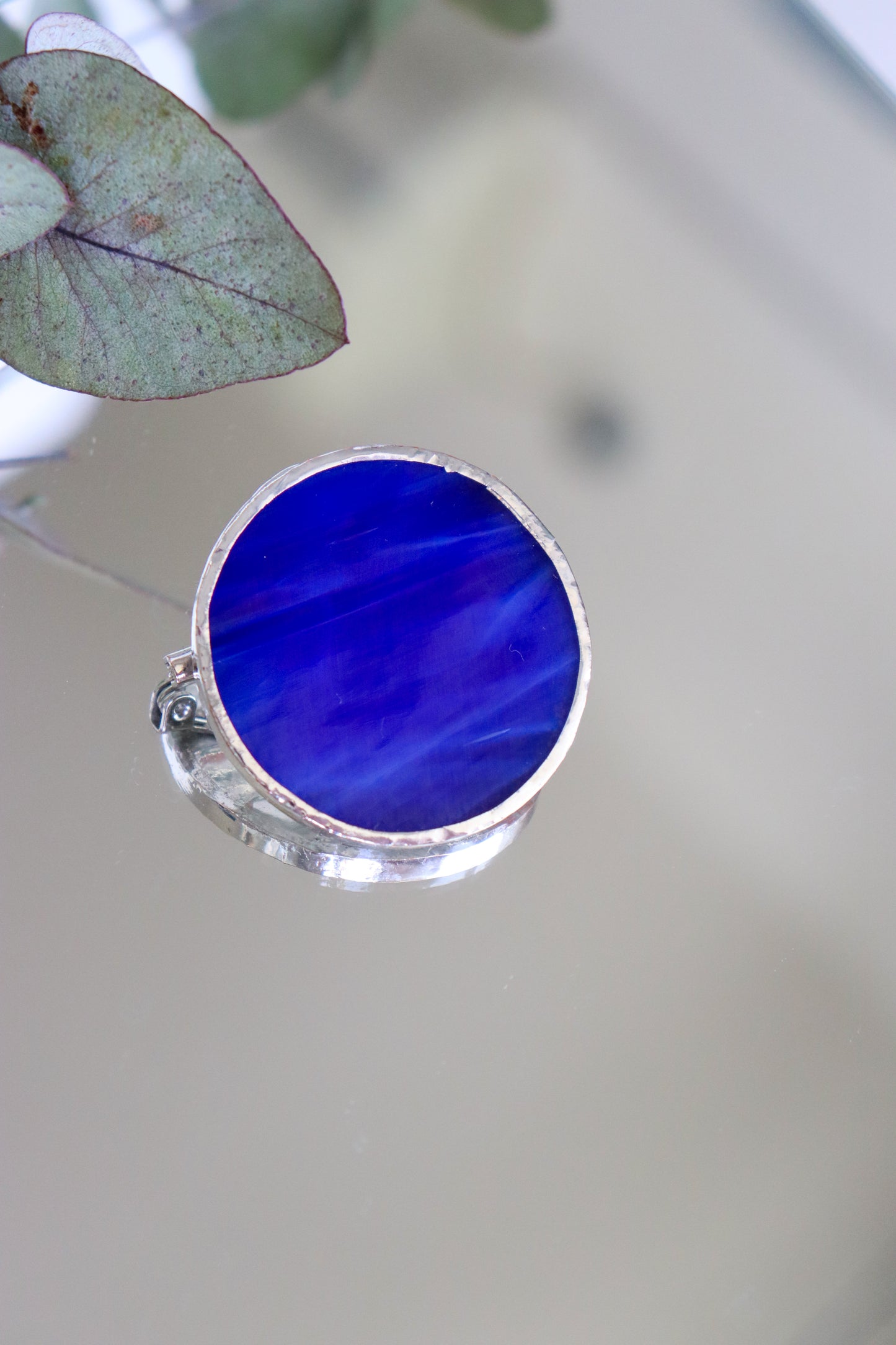 Circle brooches