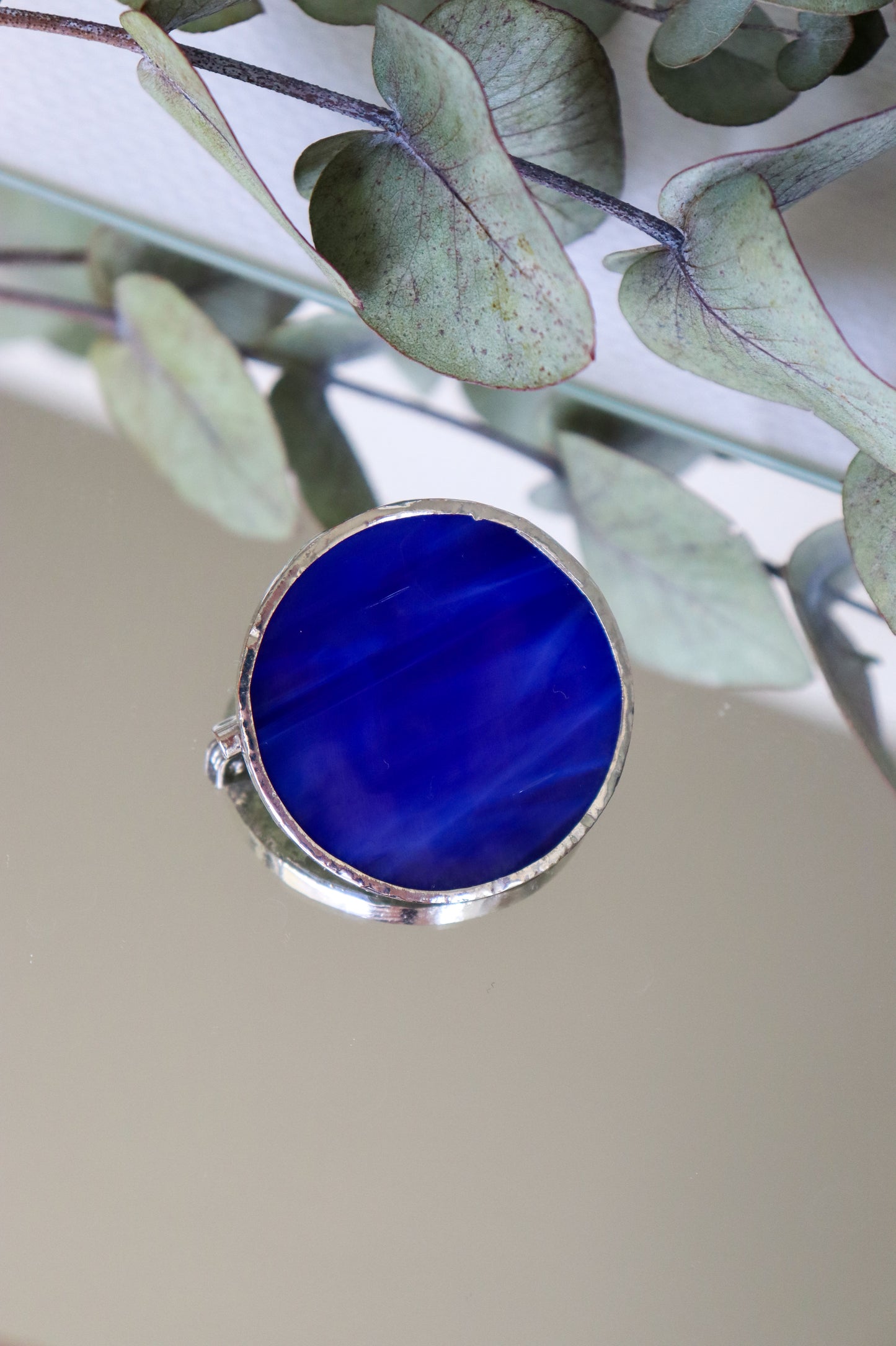 Circle brooches