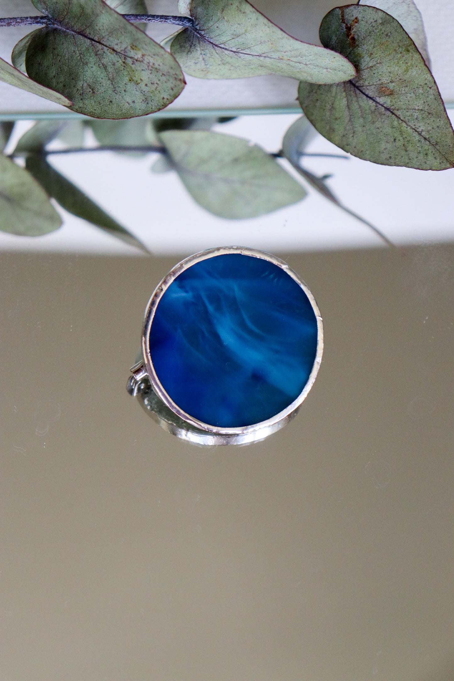 Circle brooches