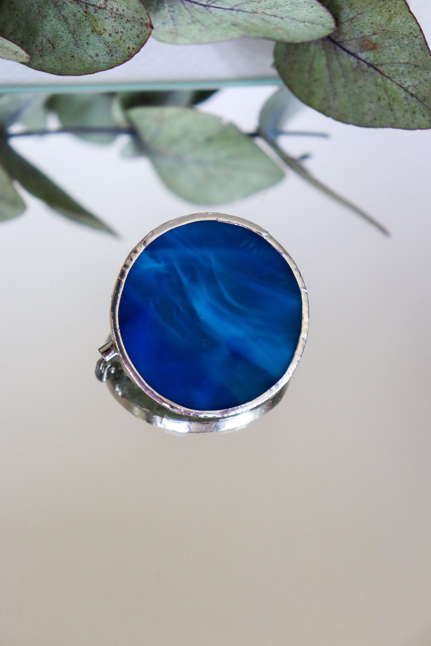 Circle brooches