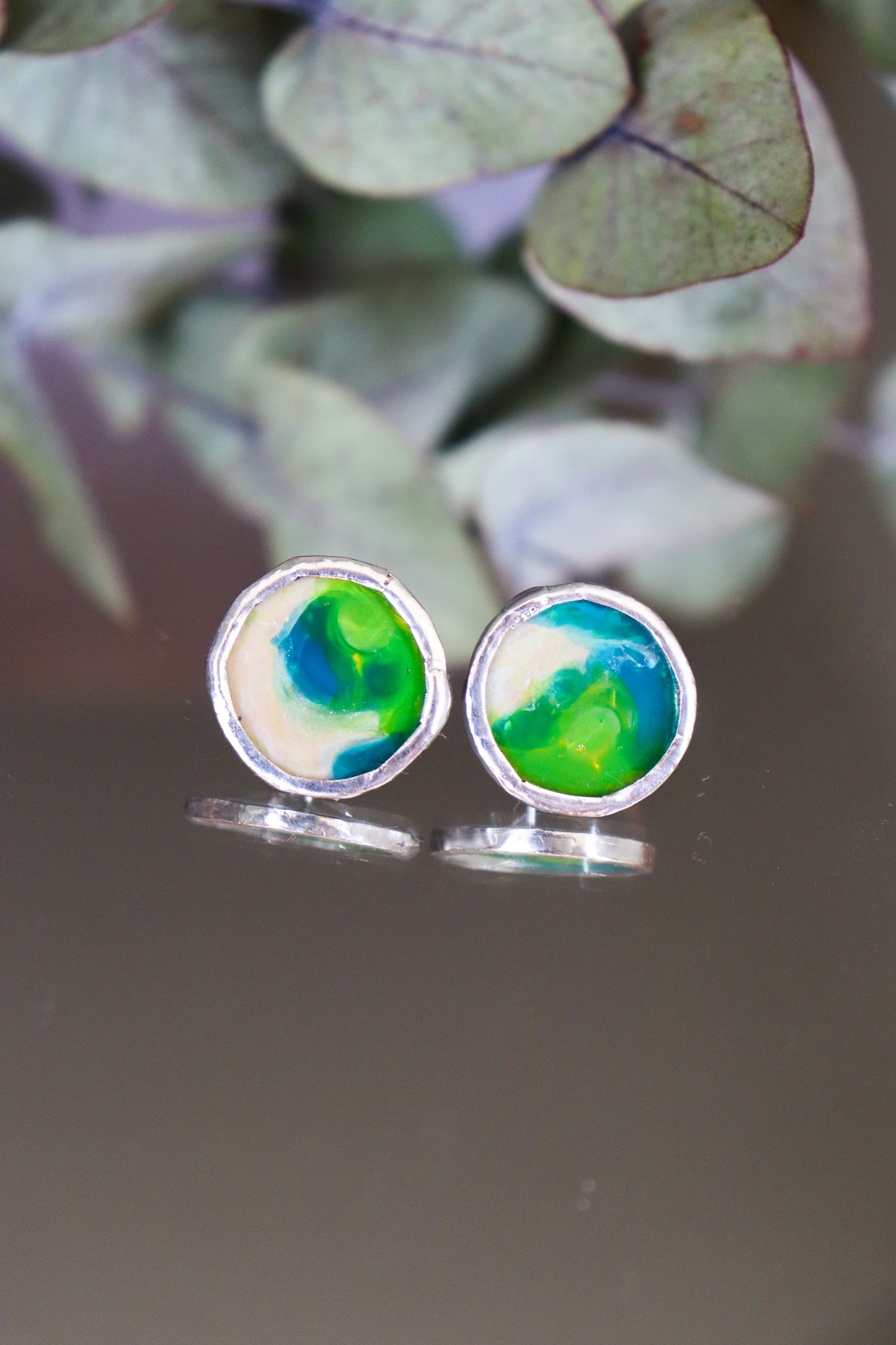 Circle earrings / Coloured green
