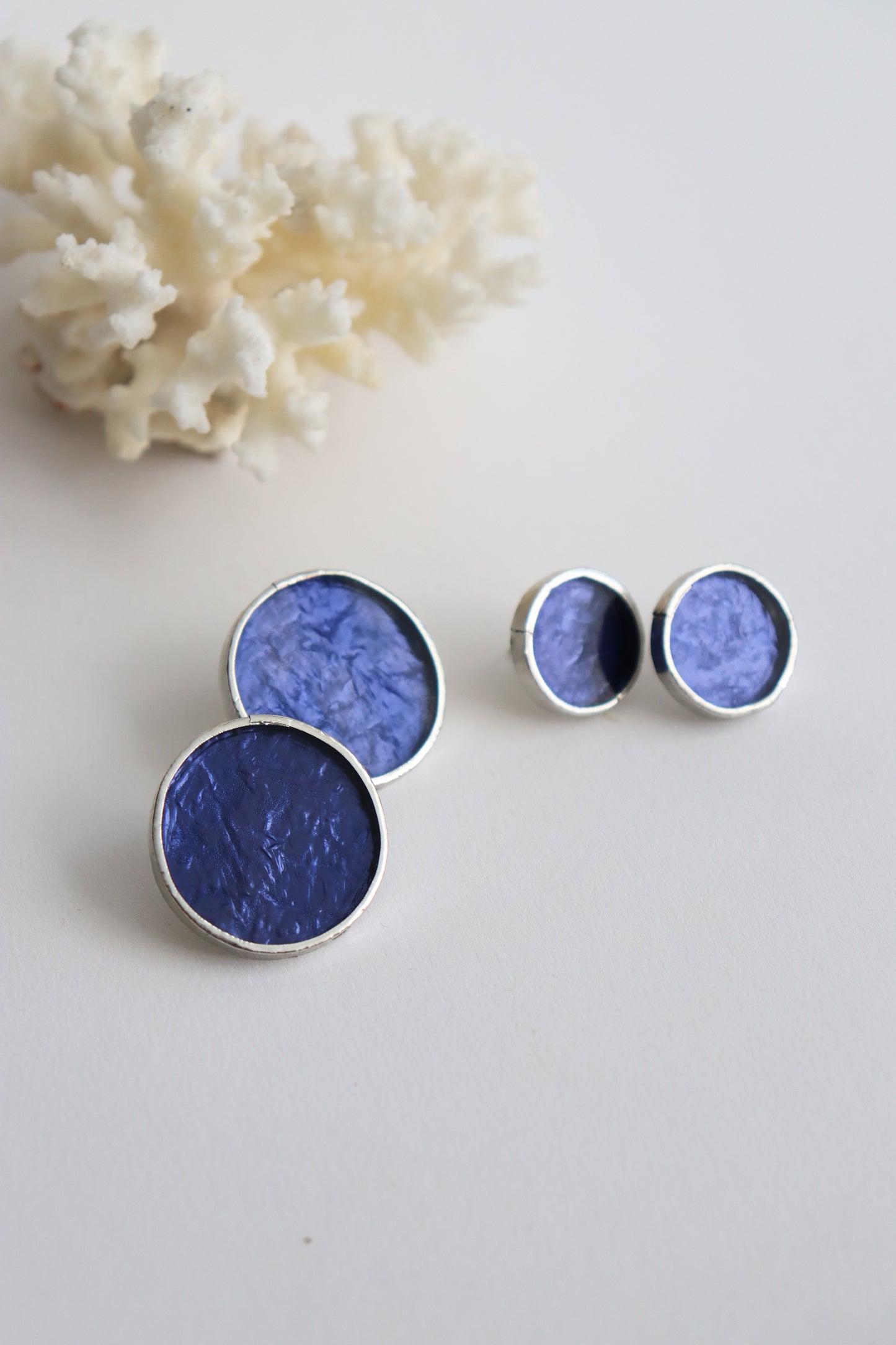 Circle earrings / Ink Blue