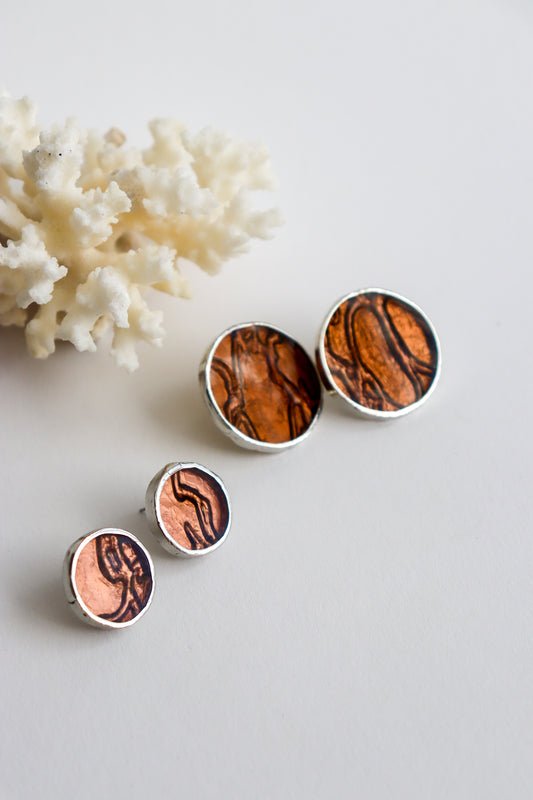 Circle earrings / Dark copper