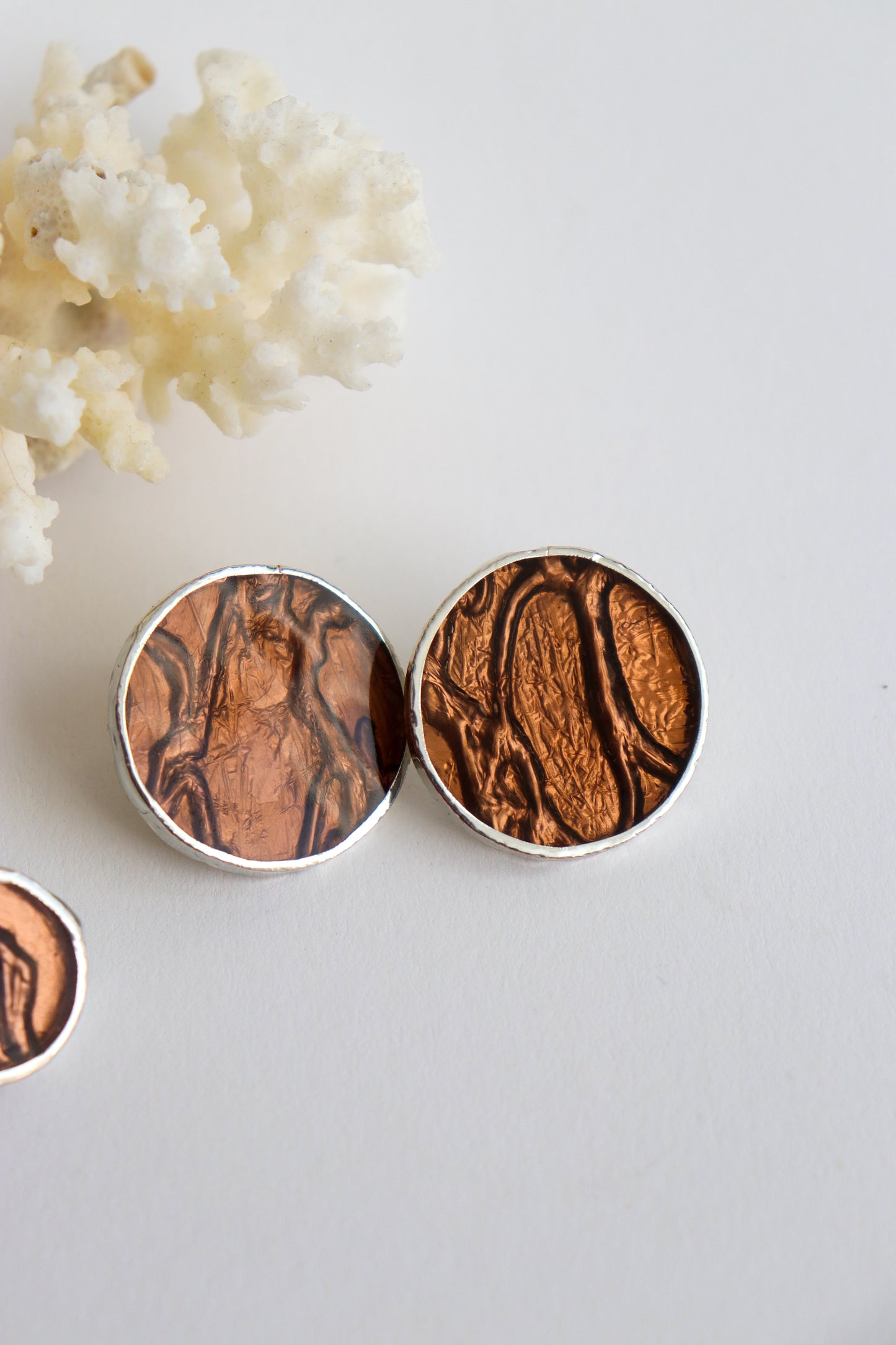 Circle earrings / Dark copper