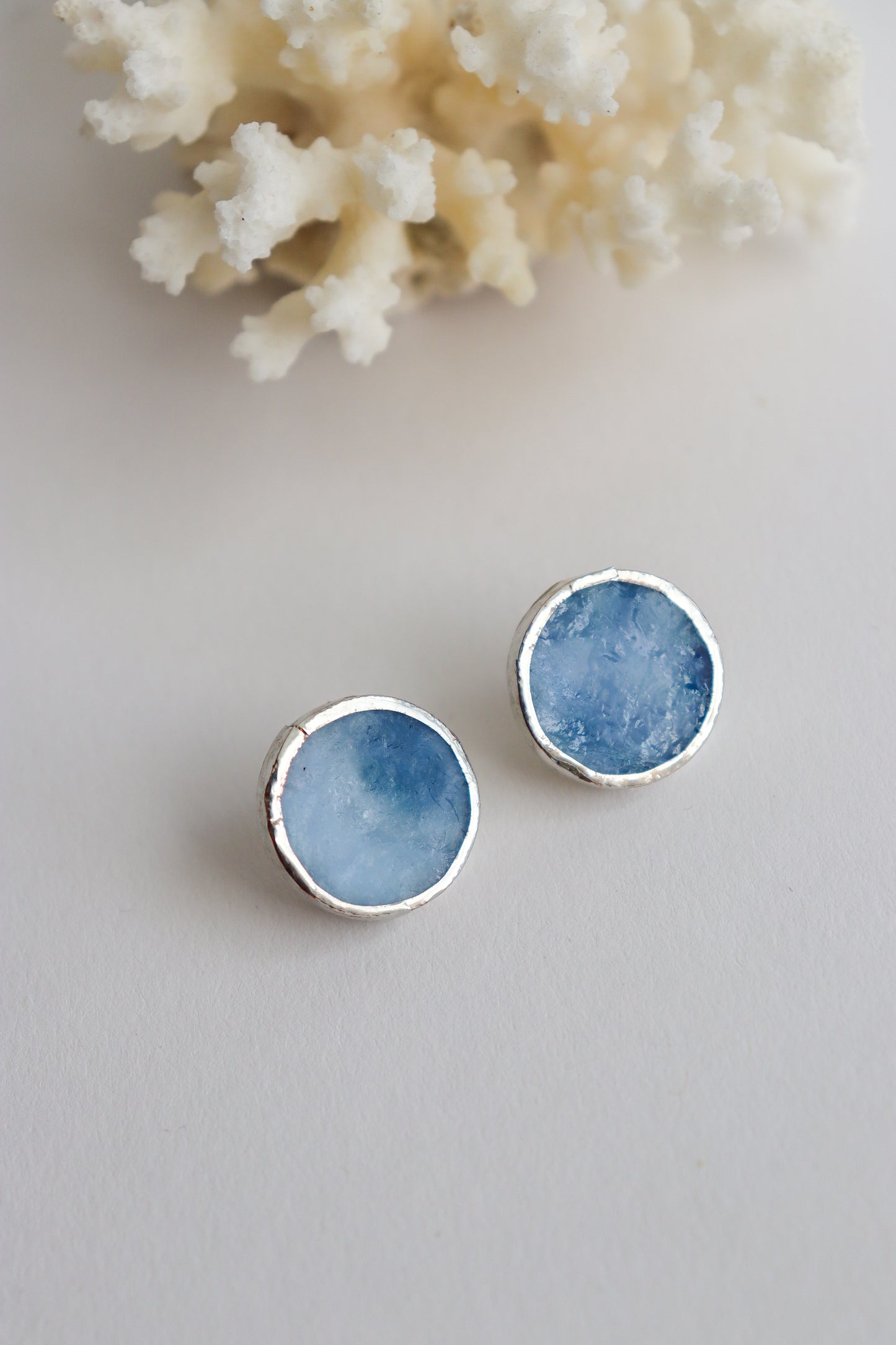 Circle earrings / Blue-gray