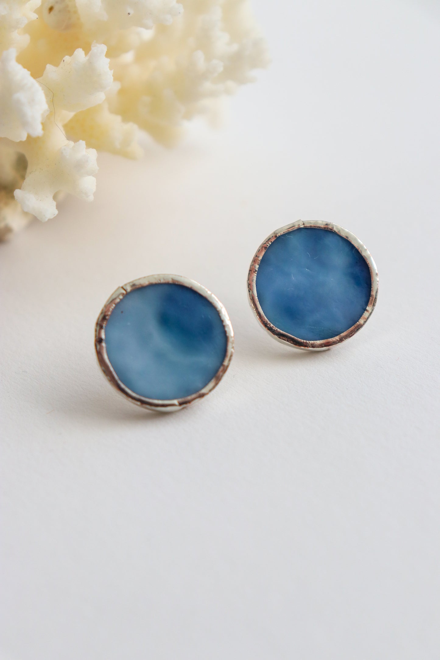 Circle earrings / Blue-gray