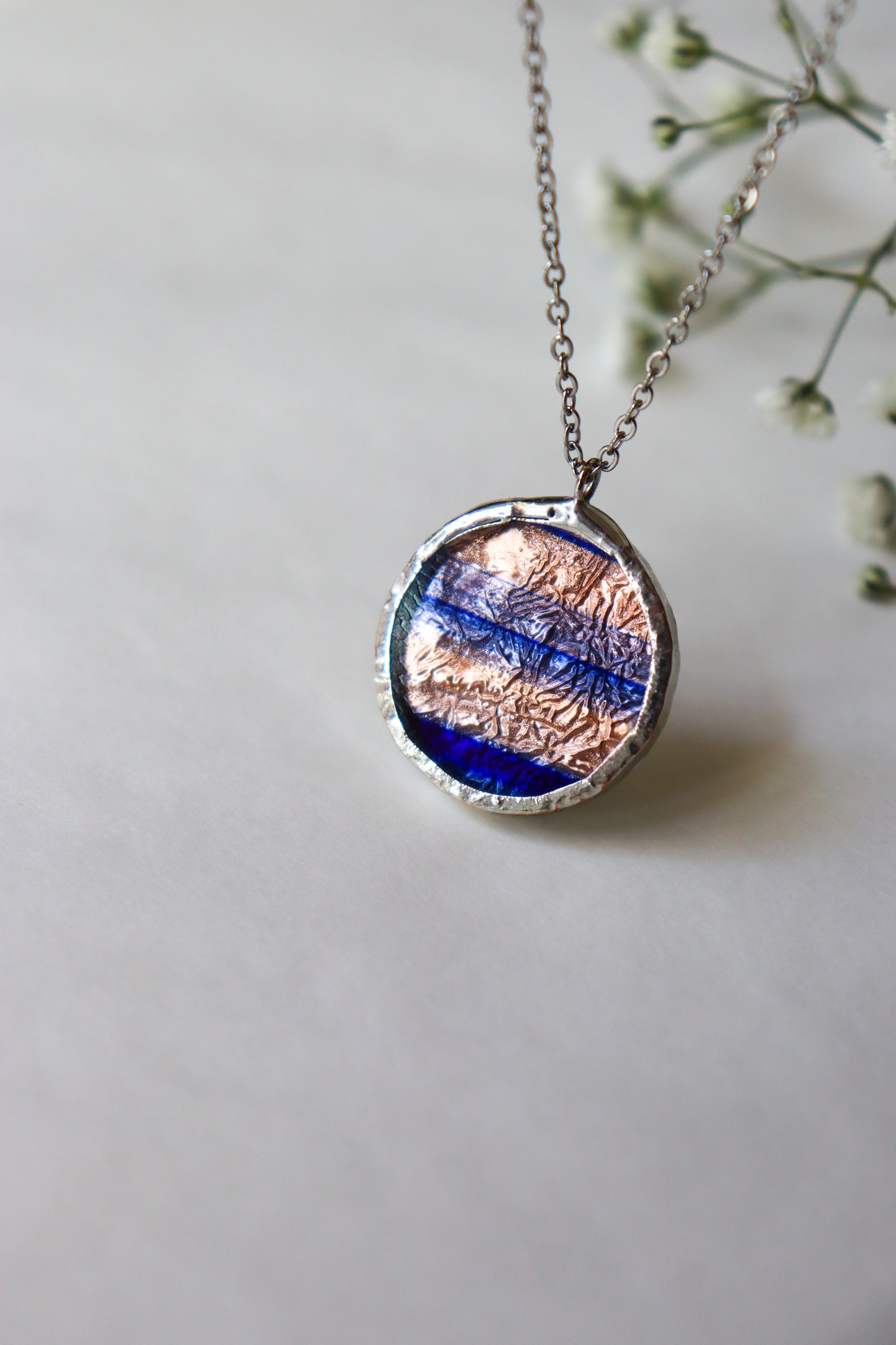 Small circle necklace / Copper and blue
