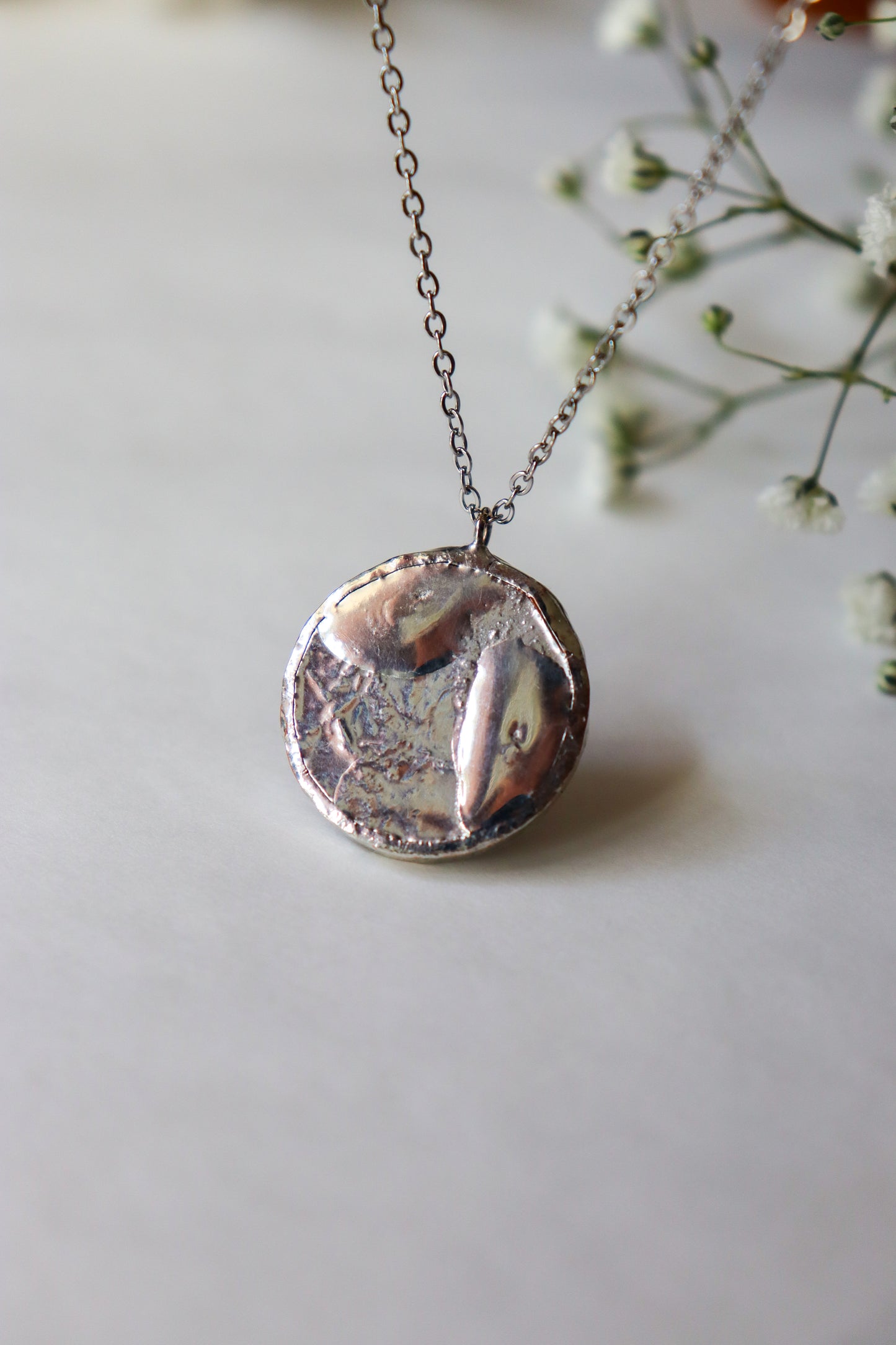 Small circle necklace / Copper and blue