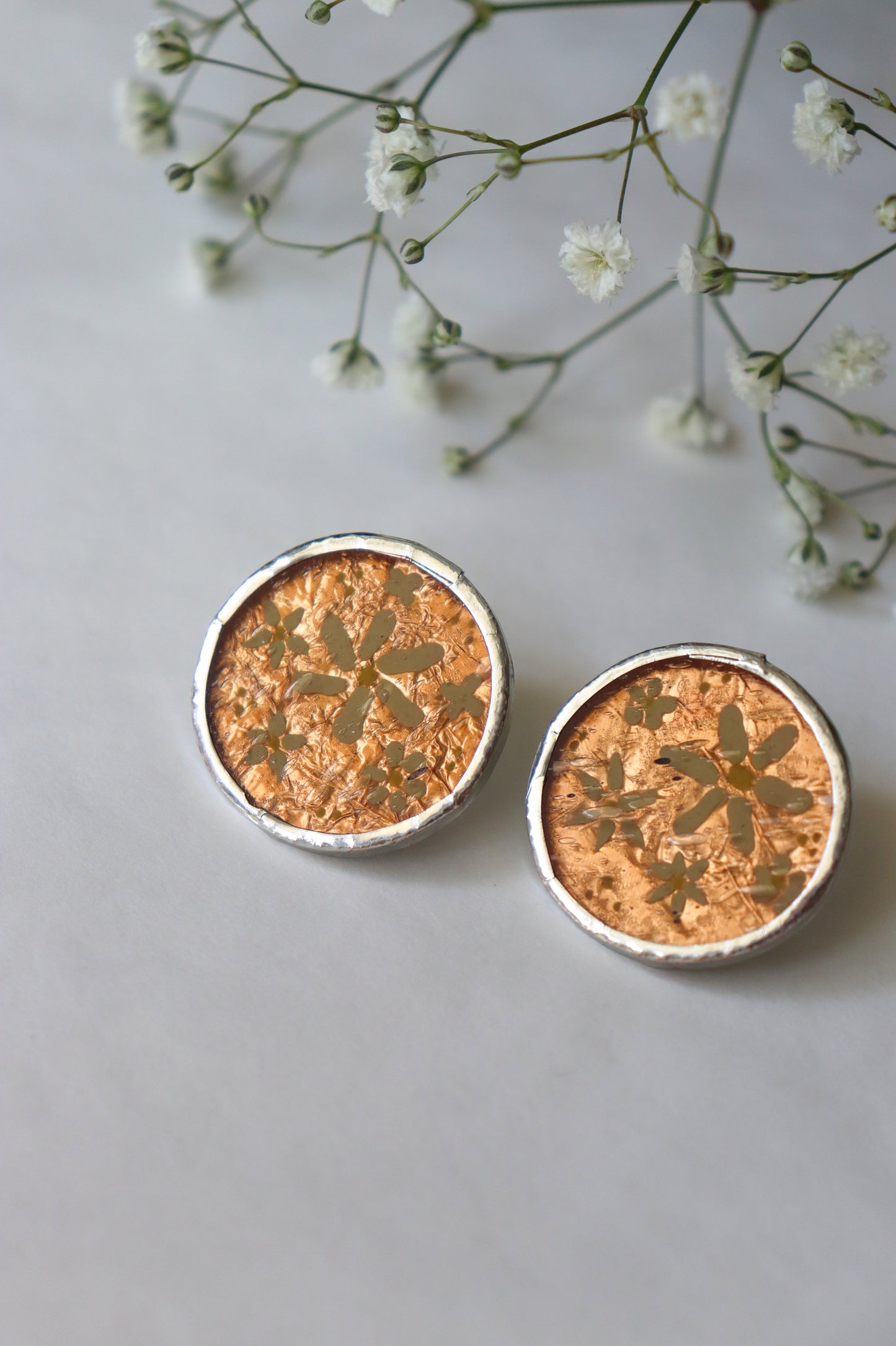 Medium circle earrings / flowers