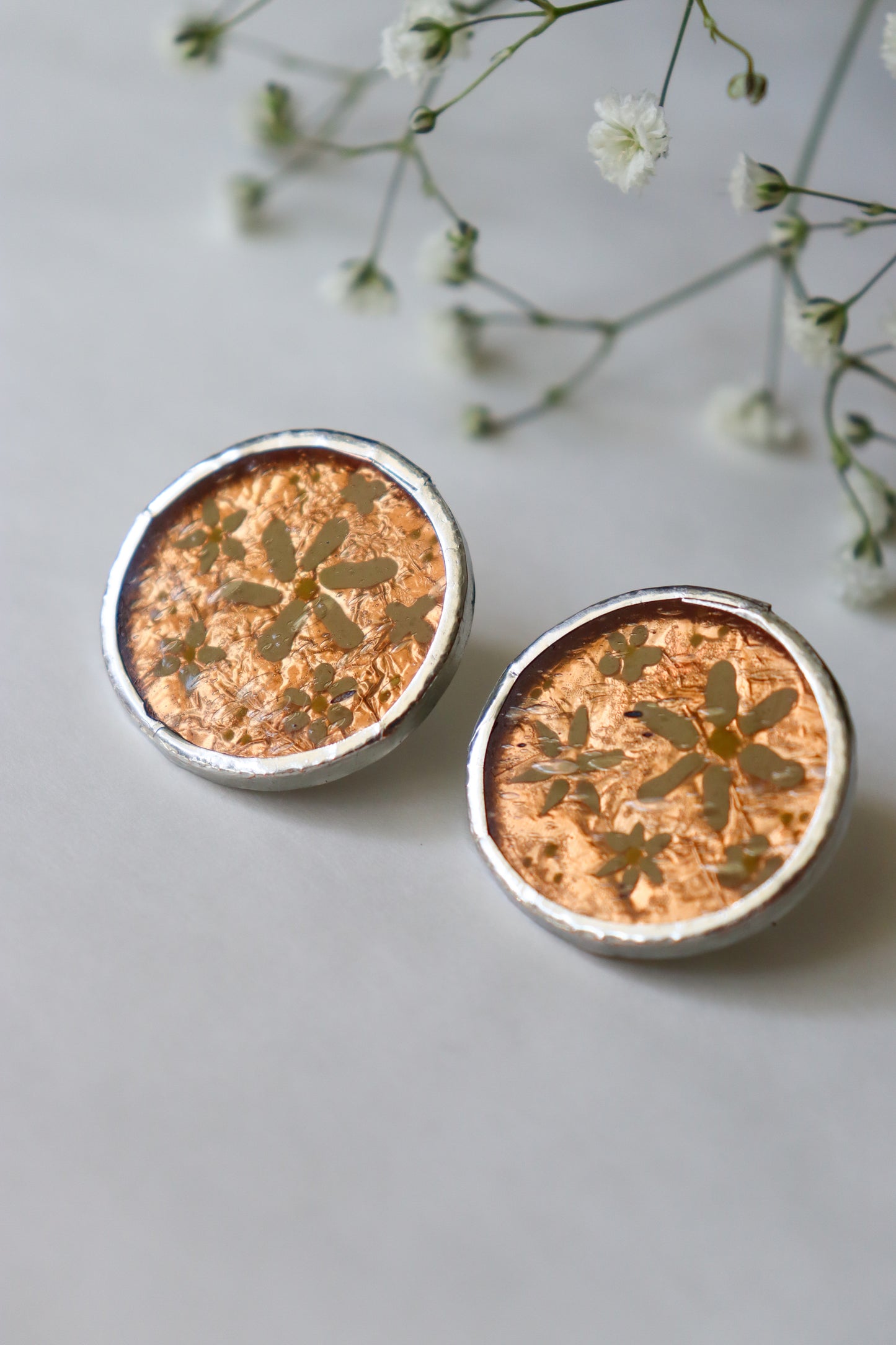 Medium circle earrings / flowers