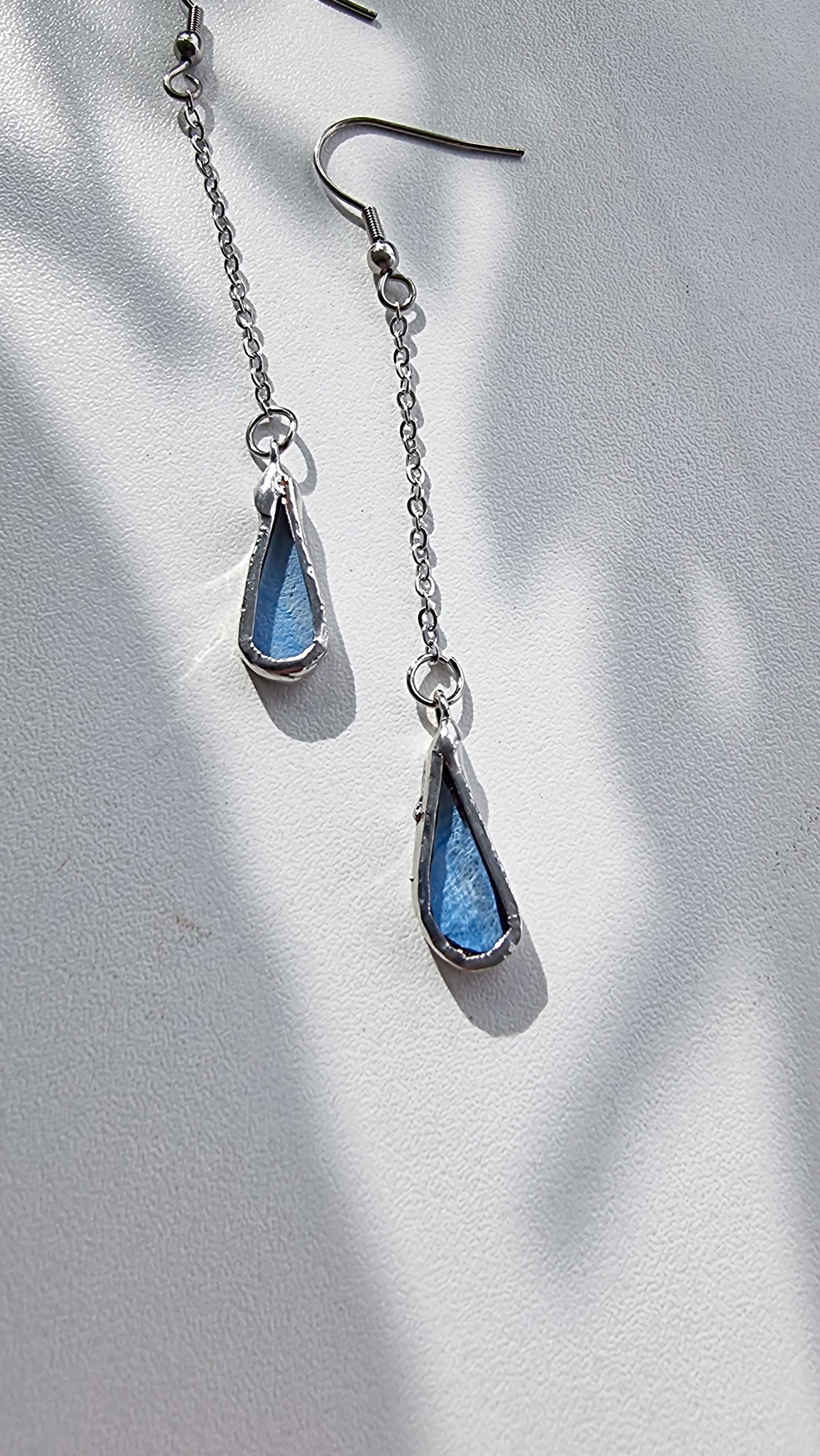 Teardrop dangling earrings