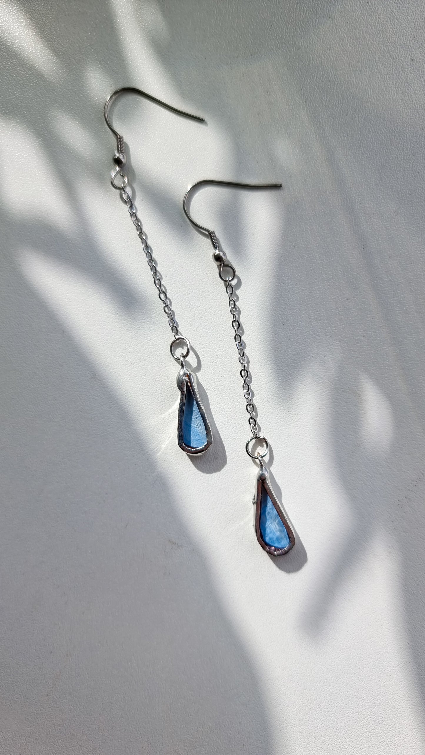 Teardrop dangling earrings