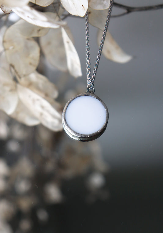 Medium circle necklace /  White