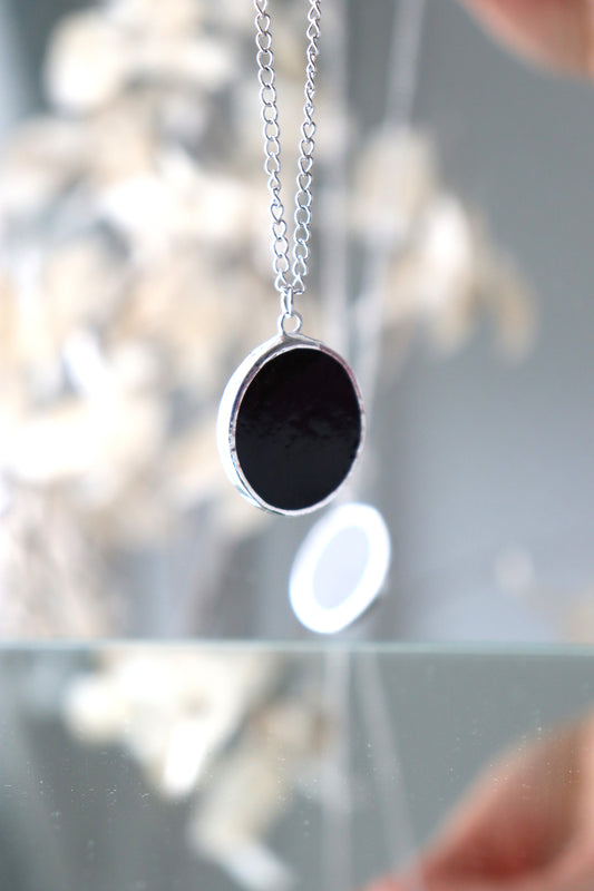 Medium circle necklace /  Black