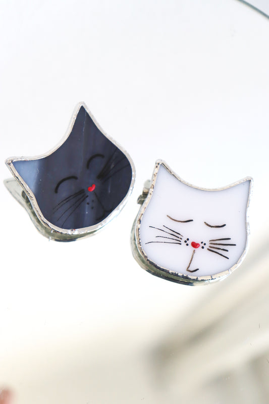 Cat brooch