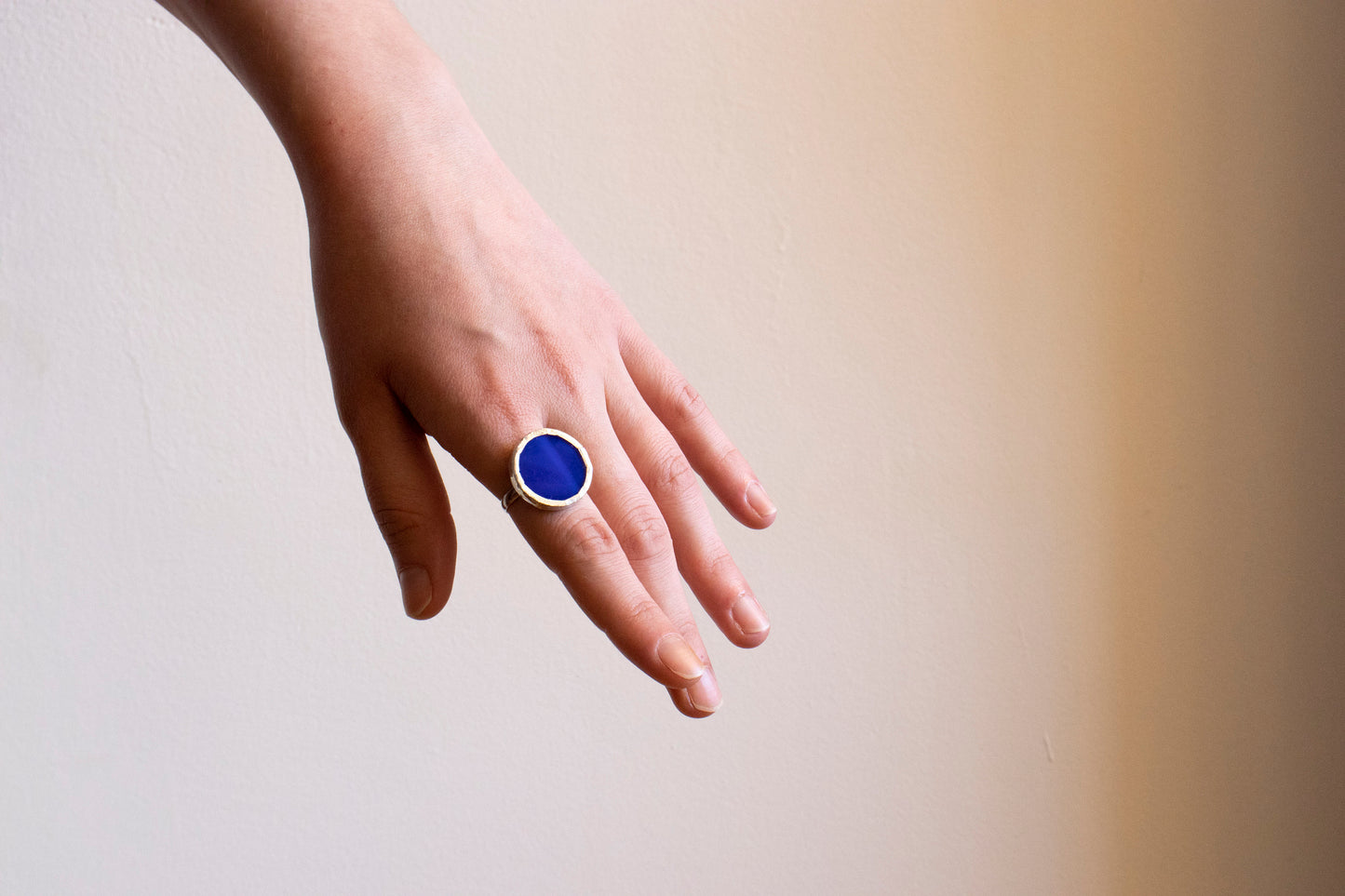 Small circle ring / Navy blue