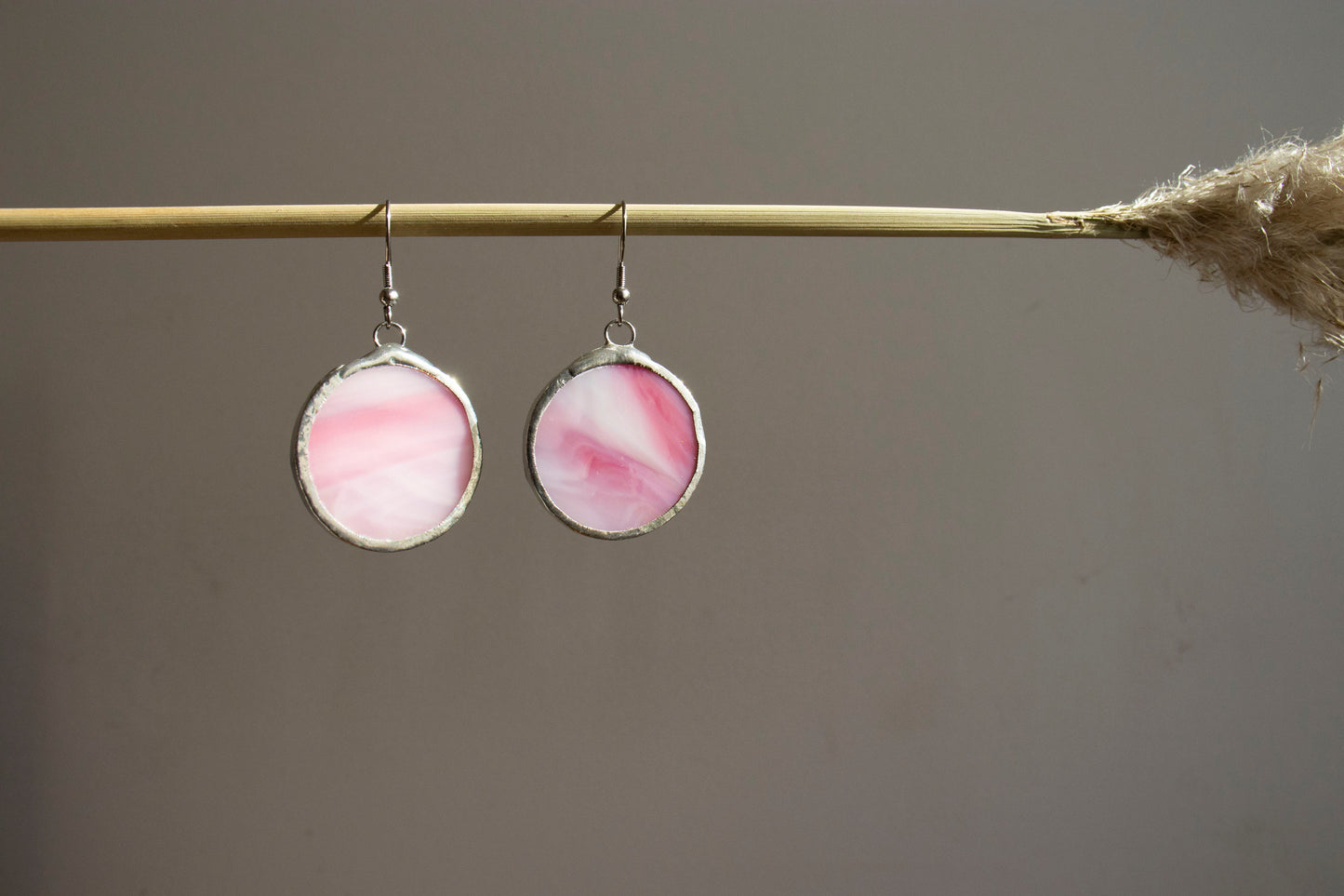 Medium dangling earrings