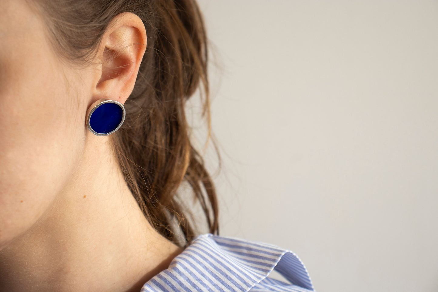 Small circle earrings / Navy blue