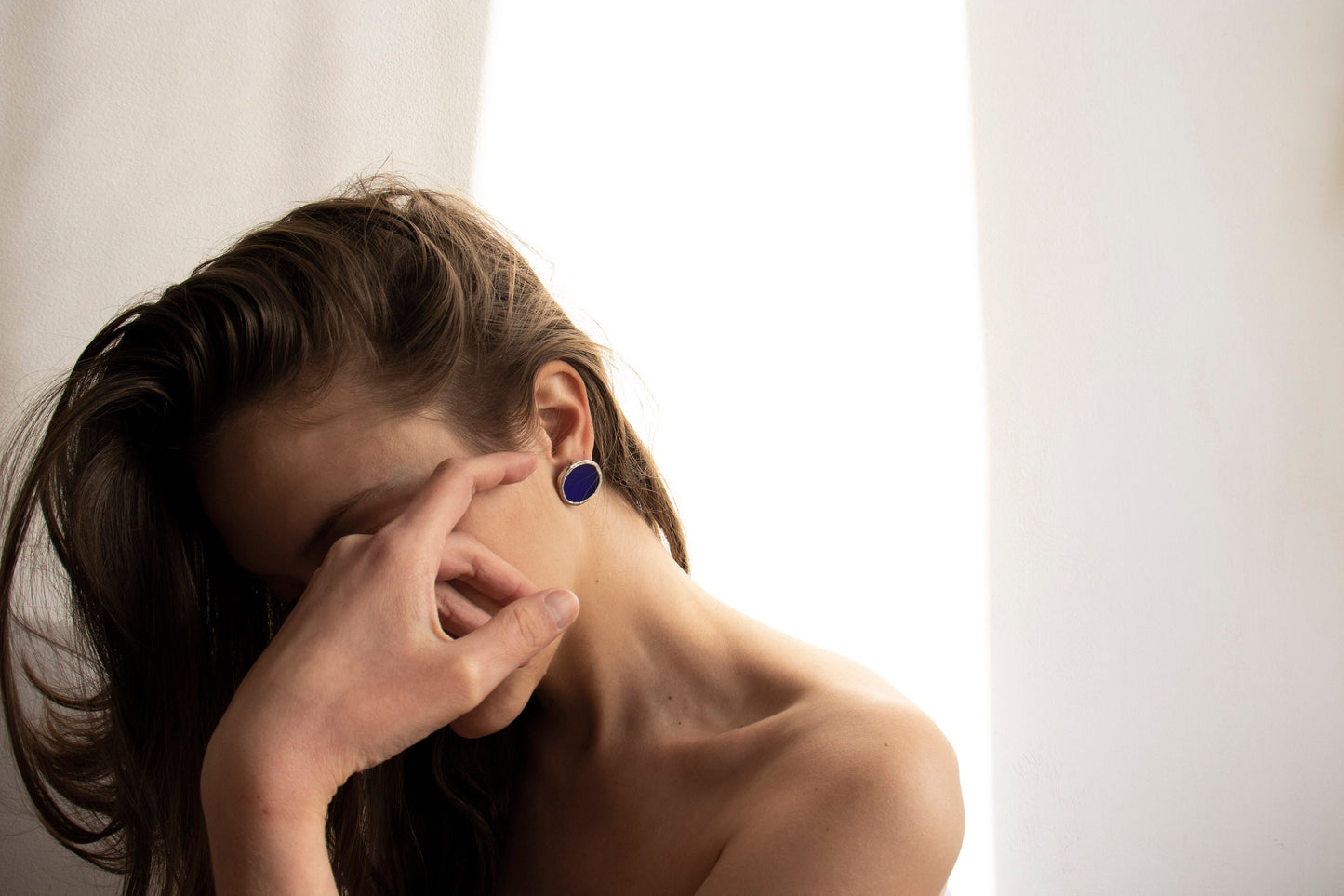 Small circle earrings / Navy blue